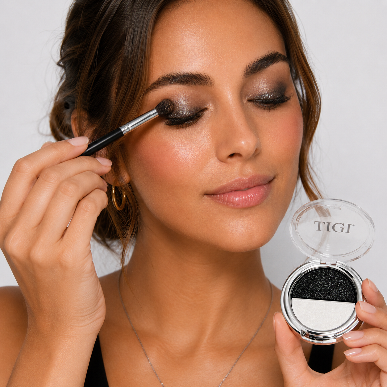 TIGI High Density Split Eyeshadow – Feisty 🖤✨